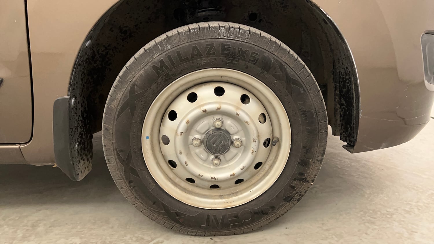 Used 2018 Maruti Suzuki Wagon R LXI CNG (O) Cng Manual tyres RIGHT FRONT TYRE RIM VIEW