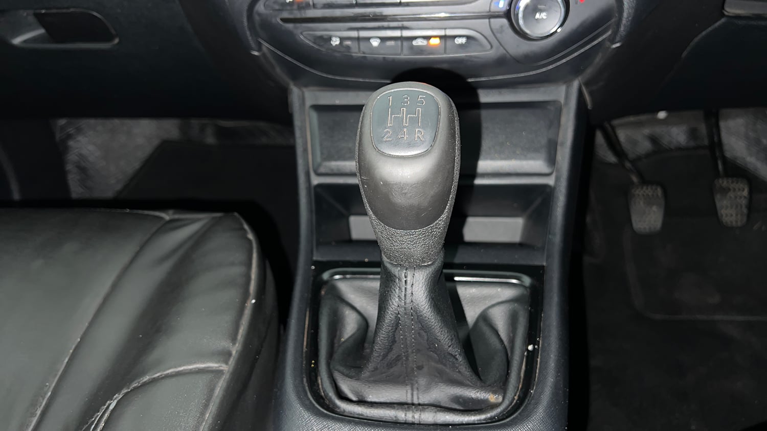 Used 2024 Tata Punch Pure MT Petrol Manual interior GEAR  KNOB VIEW