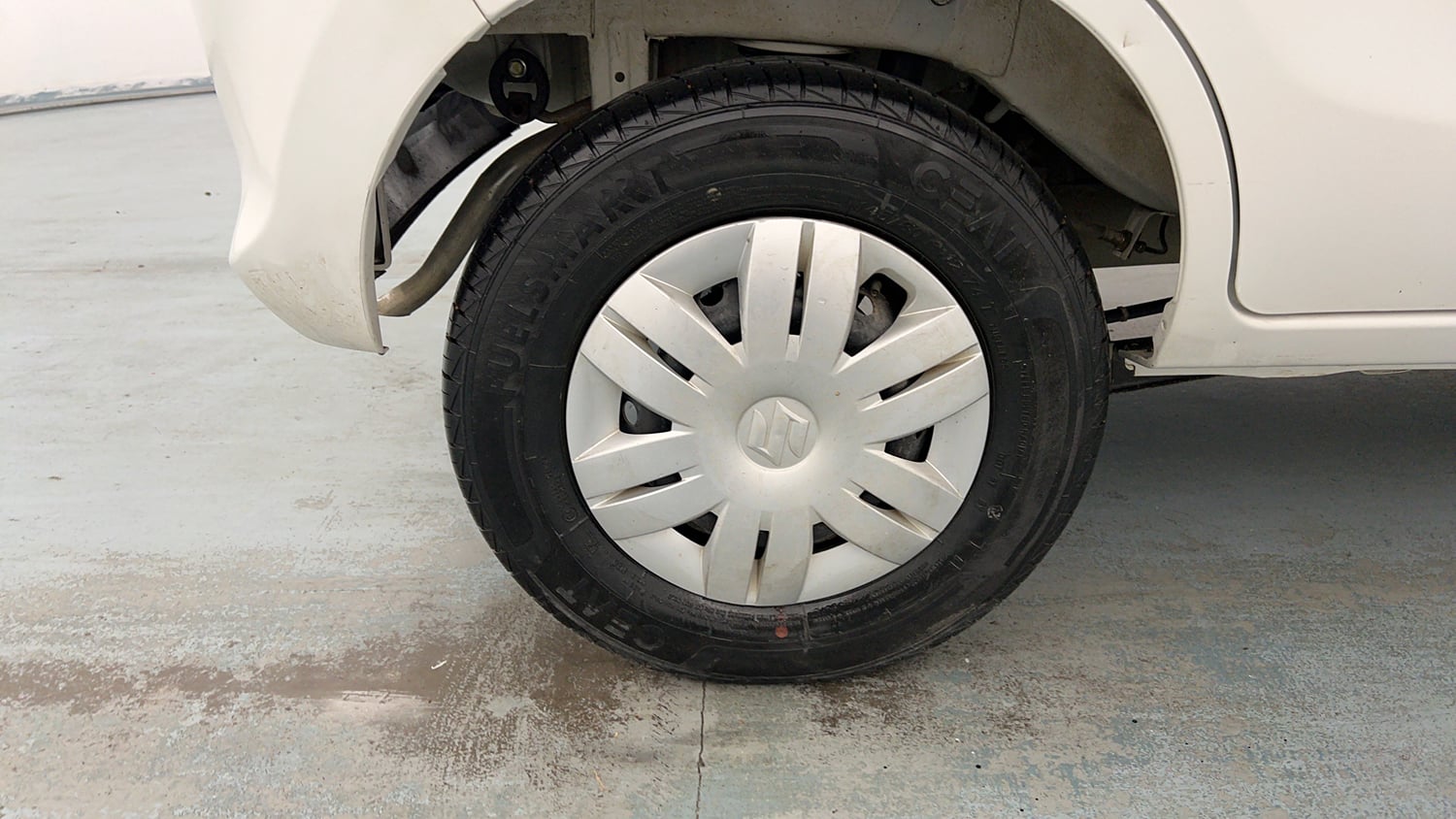 Used 2023 Maruti Suzuki Alto 800 VXi Petrol Manual tyres RIGHT REAR TYRE RIM VIEW