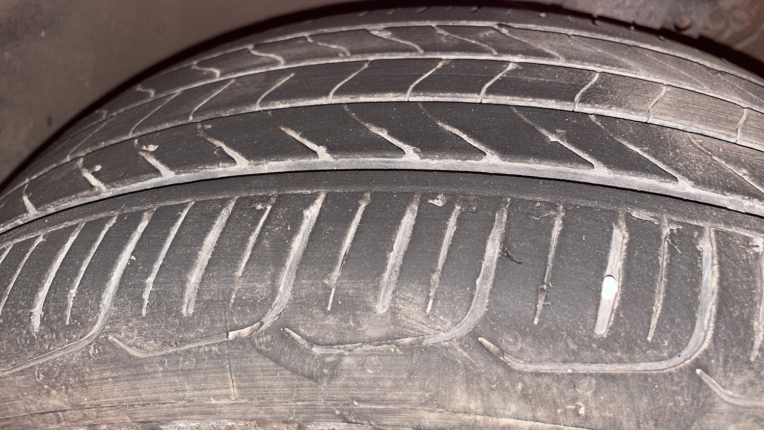 Used 2018 Skoda Rapid Style 1.6 MPI AT Petrol Automatic tyres LEFT FRONT TYRE TREAD VIEW