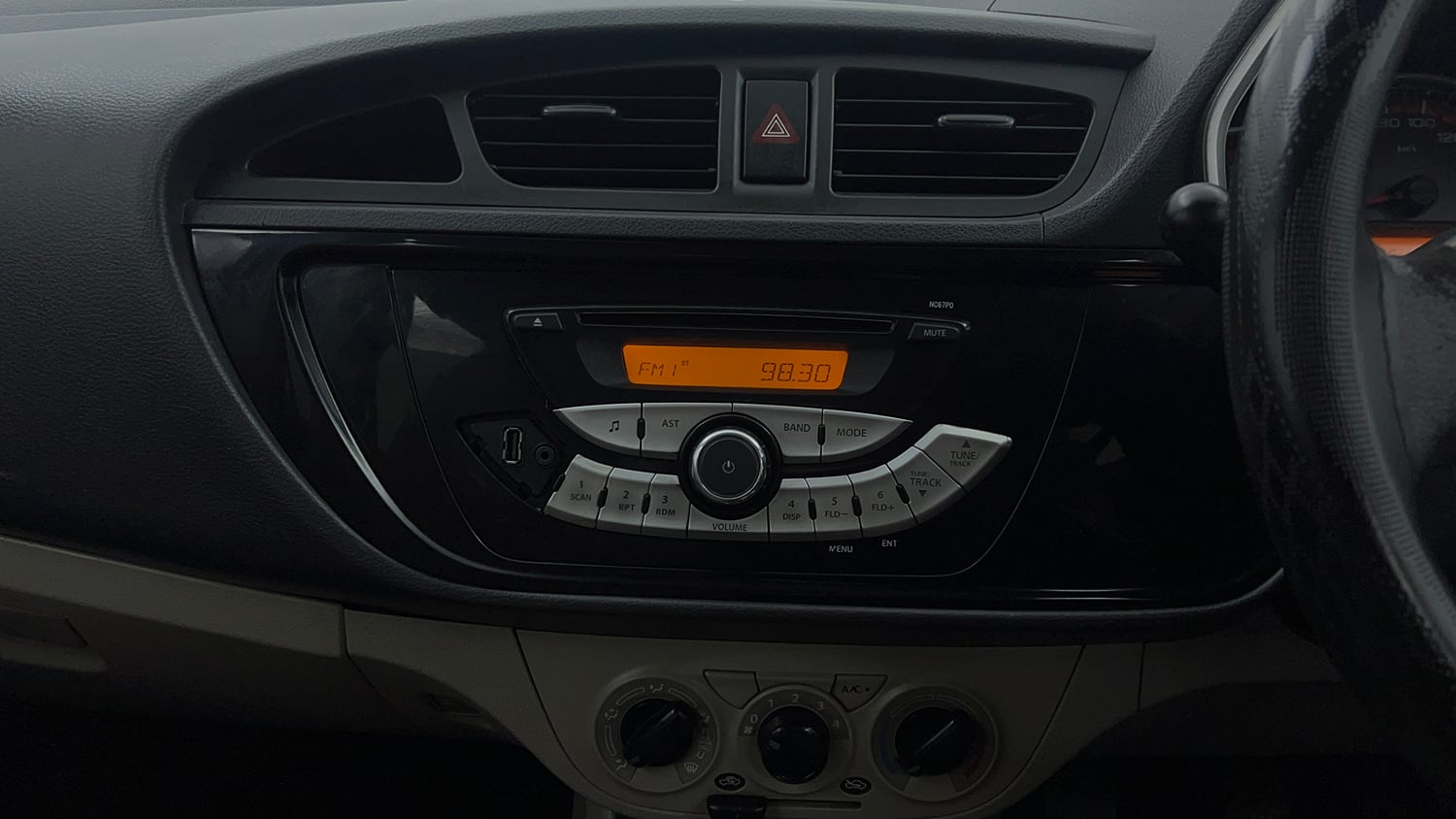 Used 2017 Maruti Suzuki Alto K10 VXi Petrol Manual top_features Integrated (in-dash) music system
