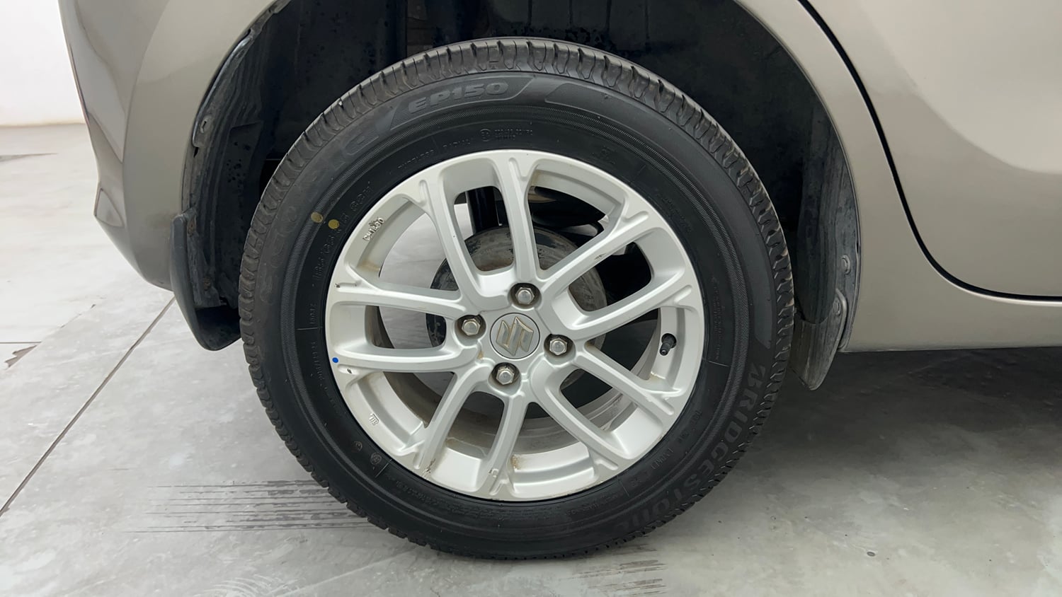 Used 2018 Maruti Suzuki Swift ZXi AMT Petrol Automatic tyres RIGHT REAR TYRE RIM VIEW