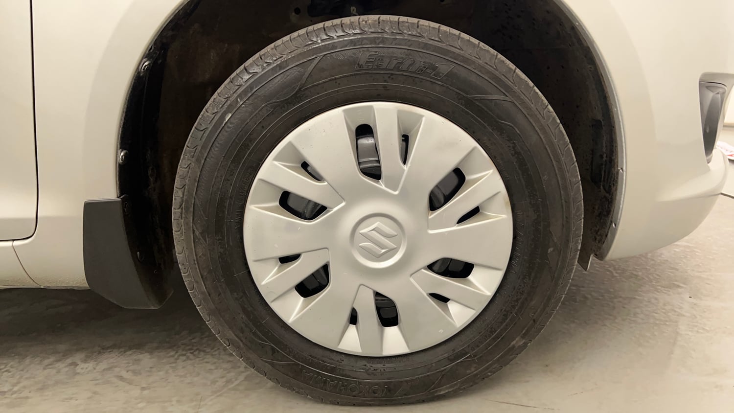 Used 2013 Maruti Suzuki Swift VXi Petrol Manual tyres RIGHT FRONT TYRE RIM VIEW