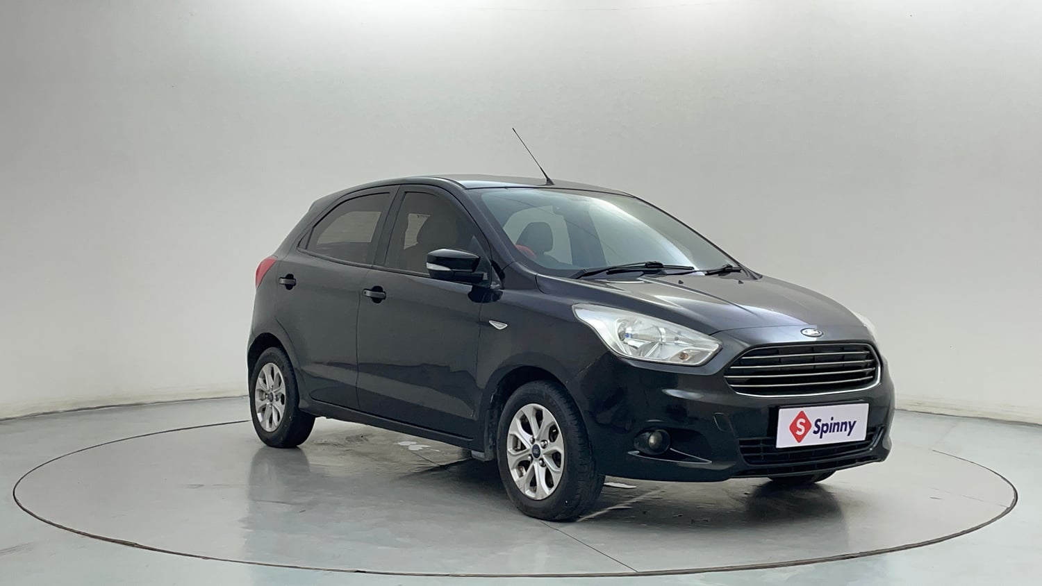 Used 2015 Ford Figo Titanium1.5 TDCi Diesel Manual exterior RIGHT FRONT CORNER VIEW