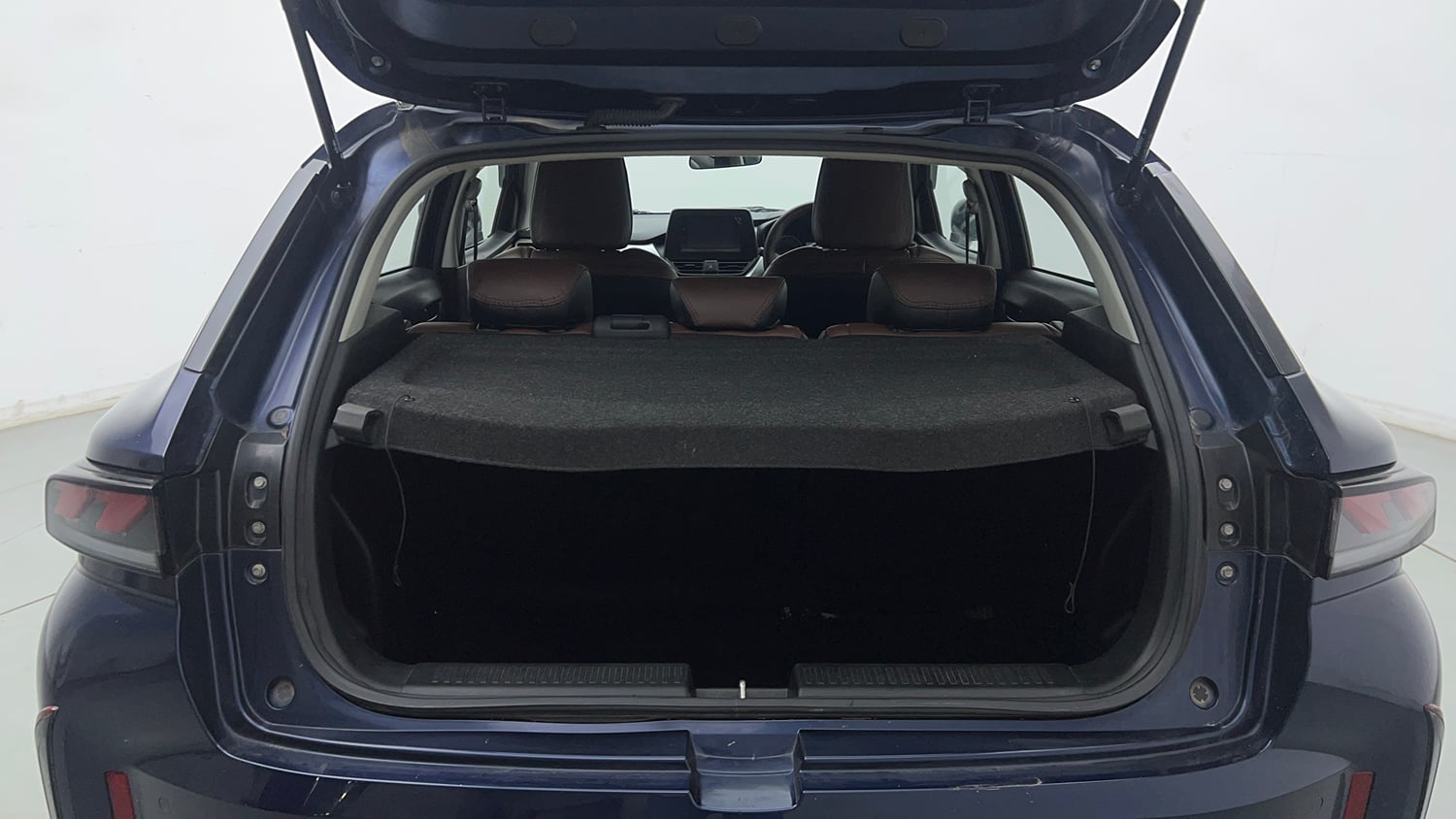 Used 2023 Maruti Suzuki Fronx Delta Plus 1.2L MT Petrol Manual interior DICKY INSIDE VIEW