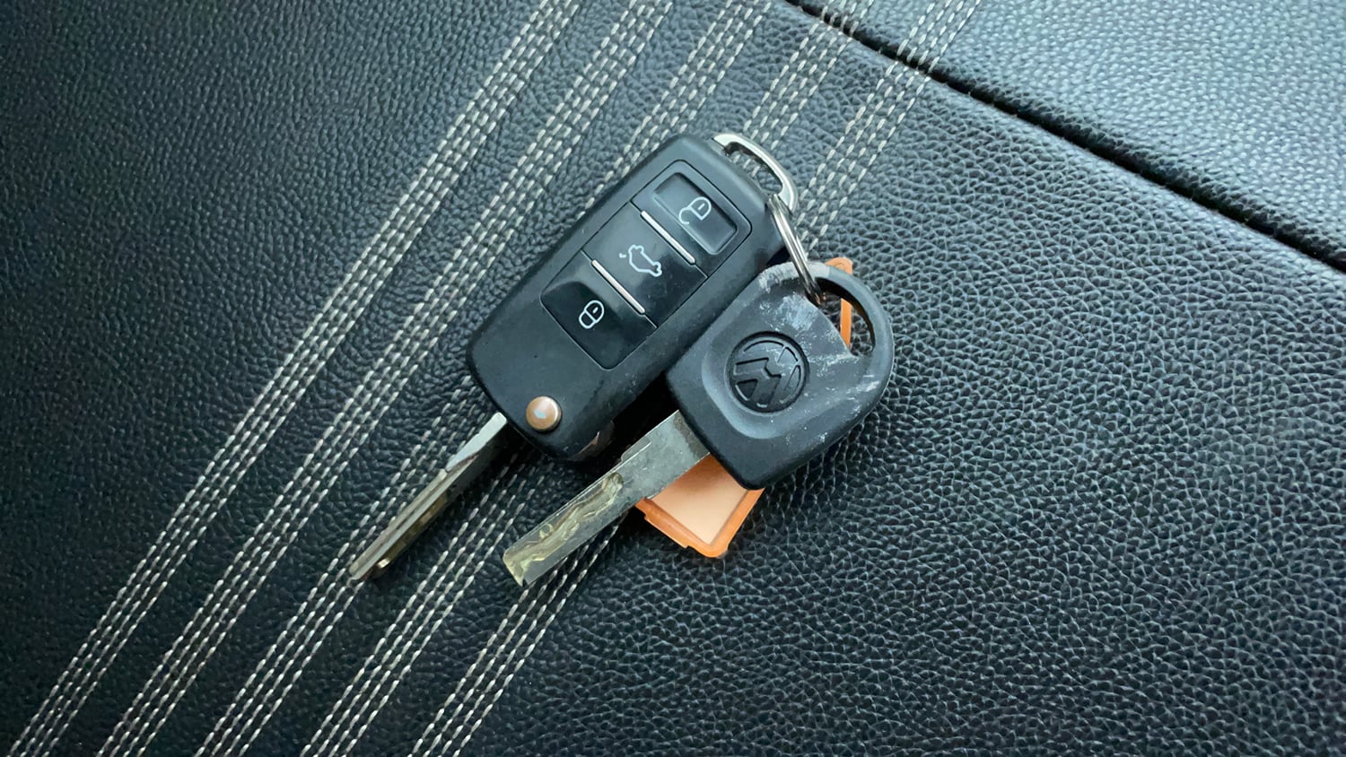Used 2018 Skoda Rapid Style 1.6 MPI AT Petrol Automatic extra CAR KEY VIEW