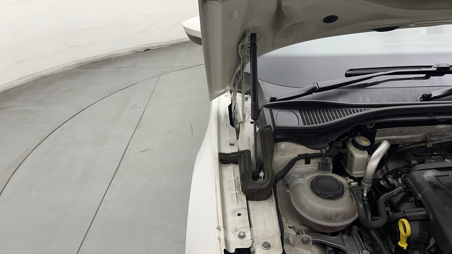Used 2018 Skoda Superb L&K TSI AT Petrol Automatic engine ENGINE RIGHT SIDE HINGE & APRON VIEW