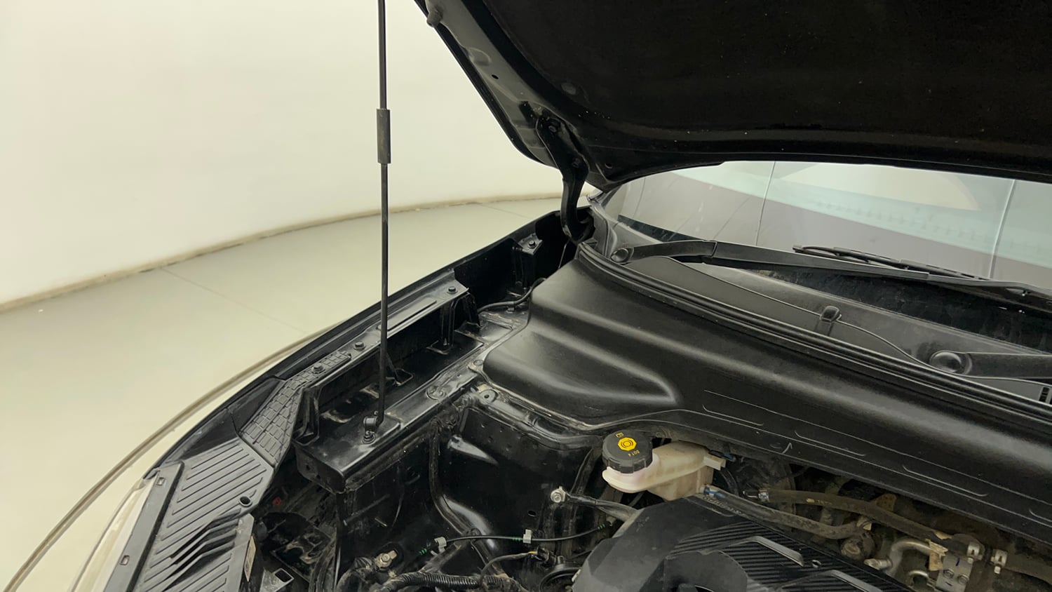 Used 2023 Hyundai Creta SX 1.5 Petrol Petrol Manual engine ENGINE RIGHT SIDE HINGE & APRON VIEW