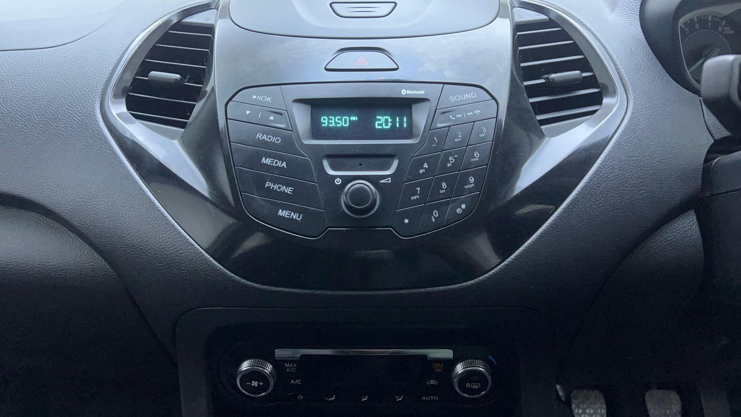 Used 2017 Ford Figo Titanium 1.2 Ti-VCT Petrol Manual interior MUSIC SYSTEM & AC CONTROL VIEW