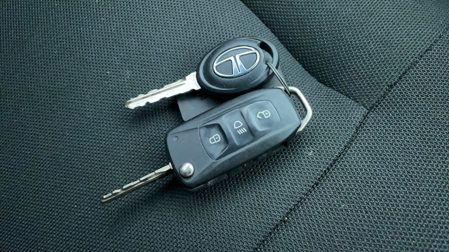 Used 2018 Tata Tigor Revotron XZA Petrol Automatic extra CAR KEY VIEW