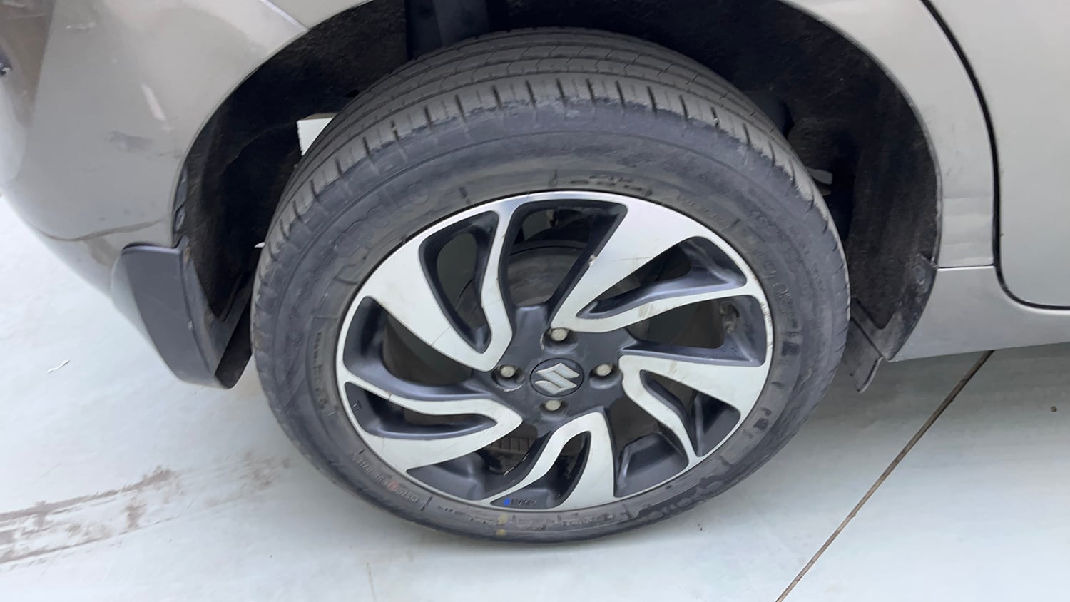 Used 2019 Maruti Suzuki Baleno Zeta Petrol Manual tyres RIGHT REAR TYRE RIM VIEW