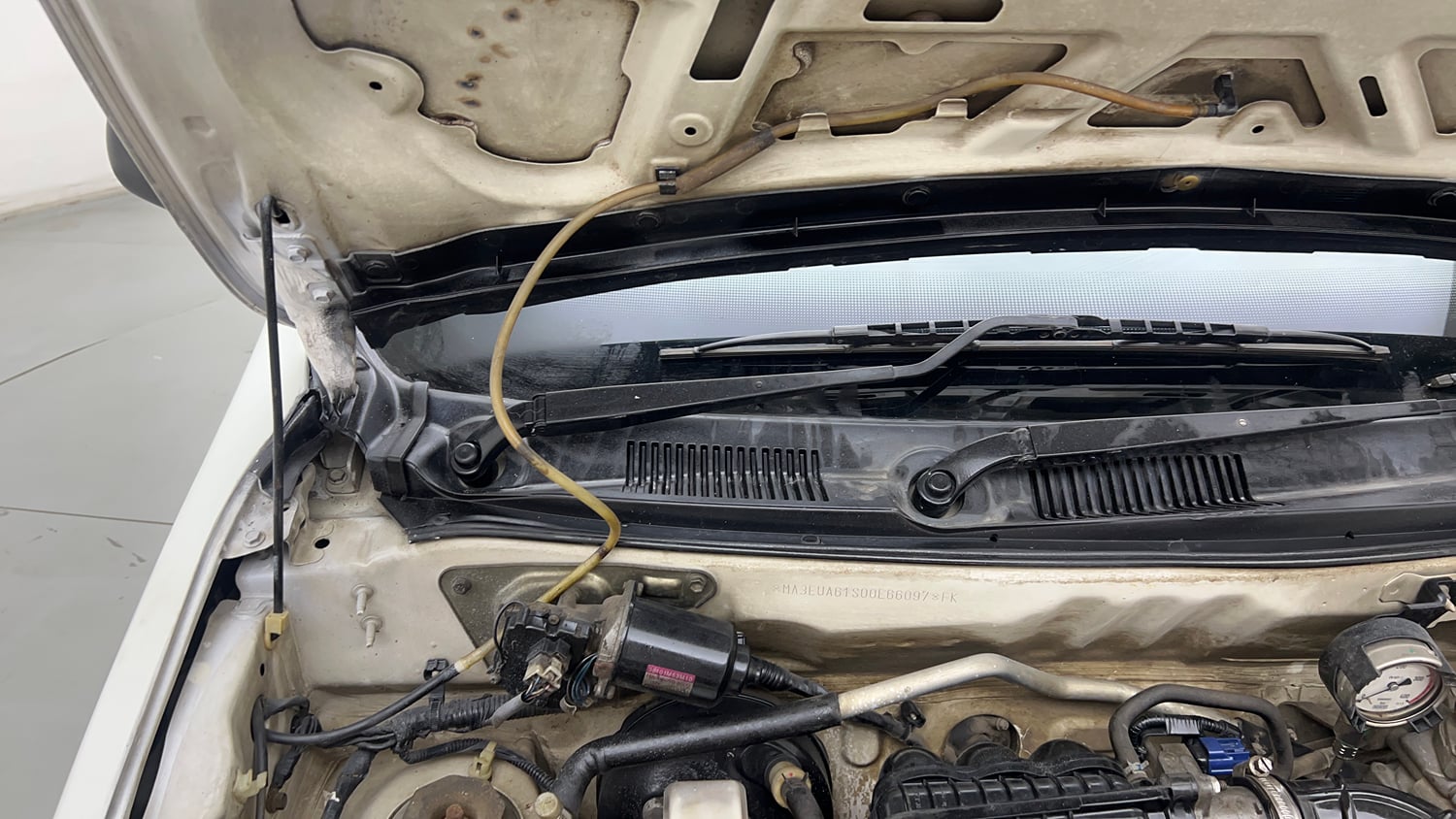 Used 2019 Maruti Suzuki Alto 800 LXi CNG Cng Manual engine ENGINE RIGHT SIDE HINGE & APRON VIEW