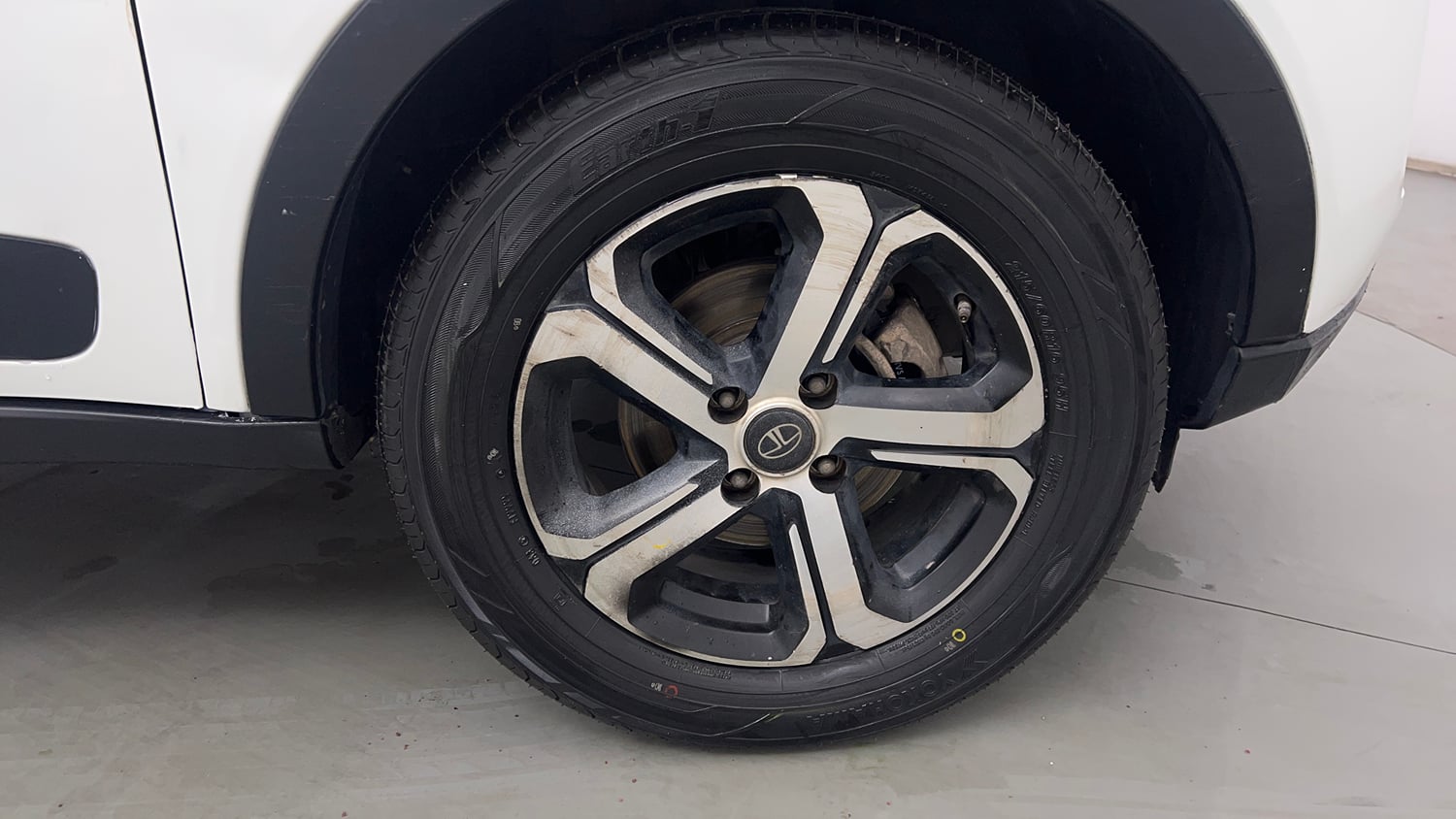 Used 2022 Tata Nexon XZ Plus (O) Petrol Manual tyres RIGHT FRONT TYRE RIM VIEW