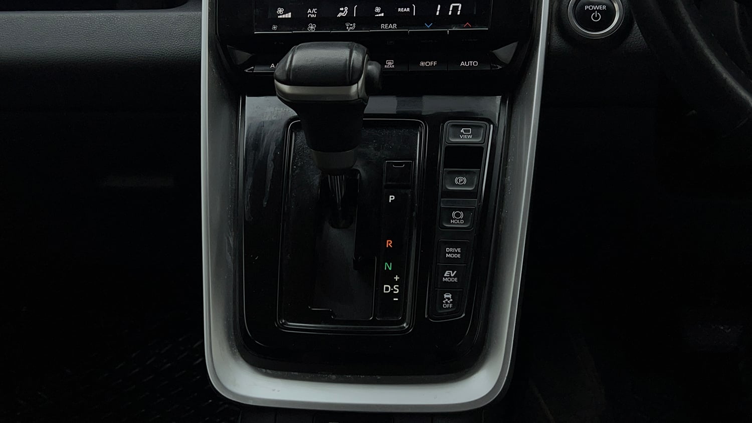 Used 2023 Toyota Innova Hycross VX Hybrid 7 STR Hybrid Automatic interior GEAR  KNOB VIEW