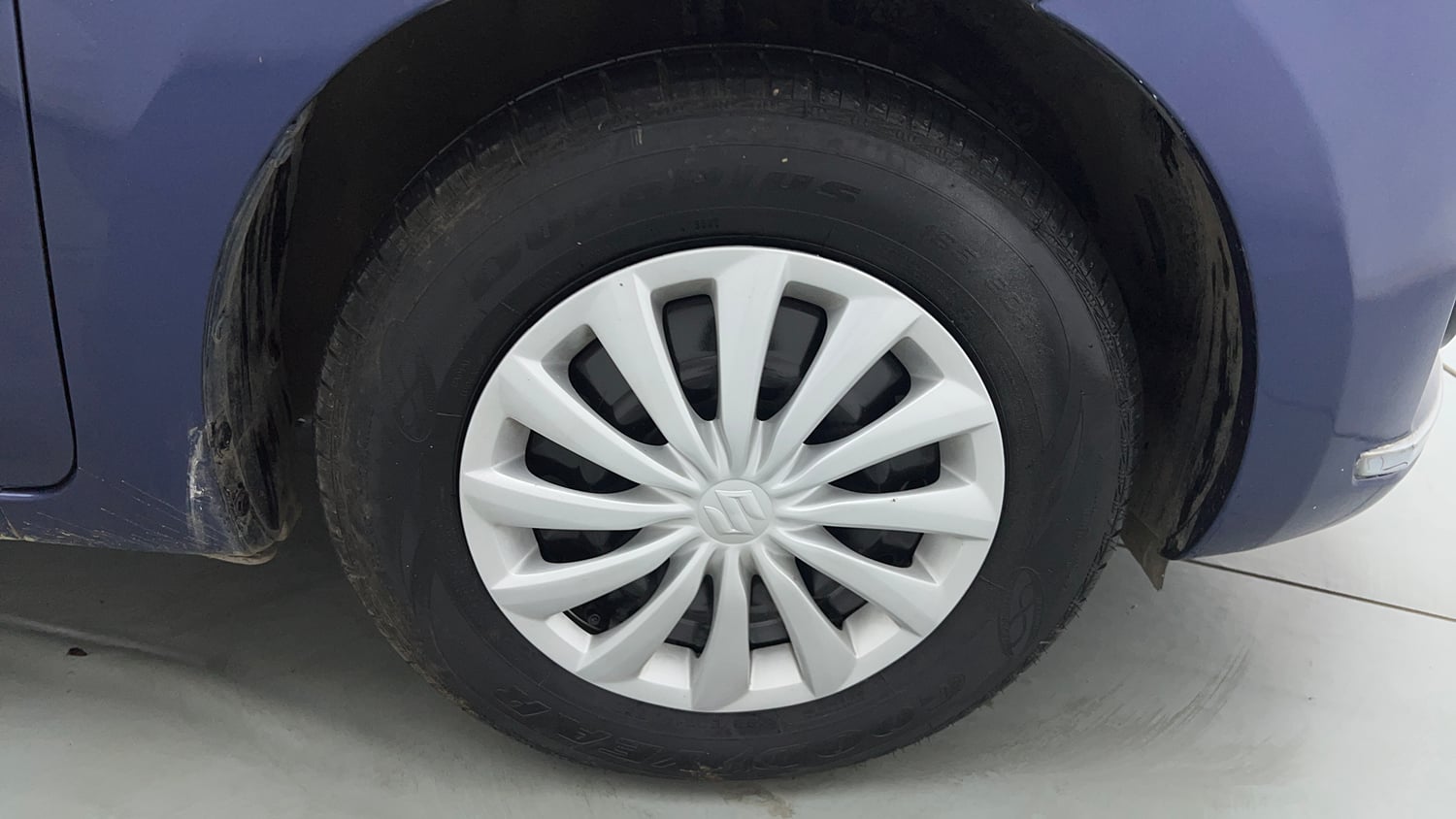 Used 2017 Maruti Suzuki Dzire VXi AMT Petrol Automatic tyres RIGHT FRONT TYRE RIM VIEW