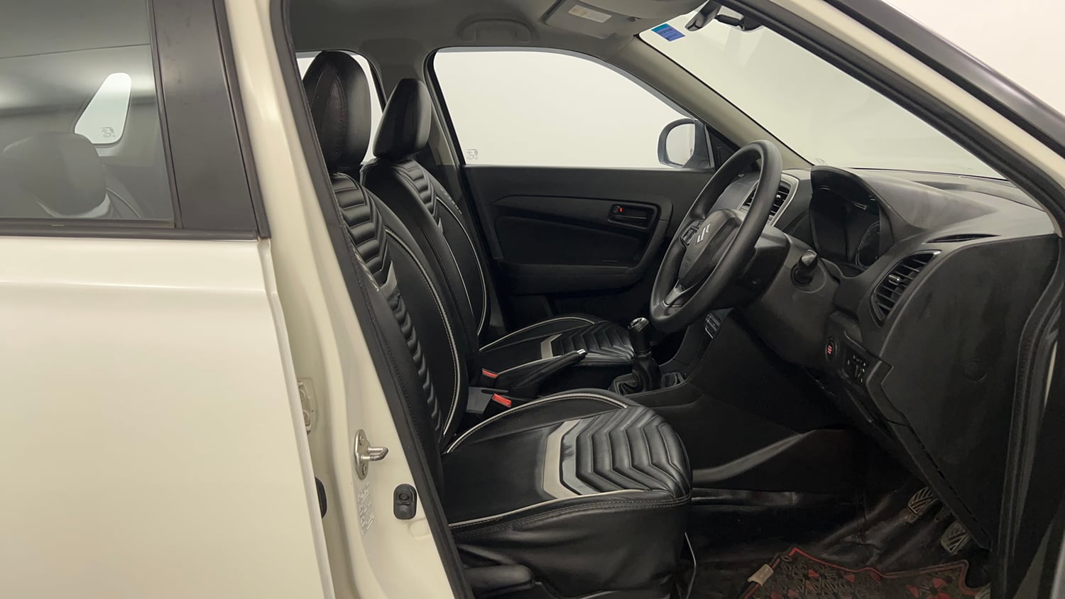 Used 2020 maruti-suzuki Vitara Brezza VXi Petrol Manual interior RIGHT SIDE FRONT DOOR CABIN VIEW