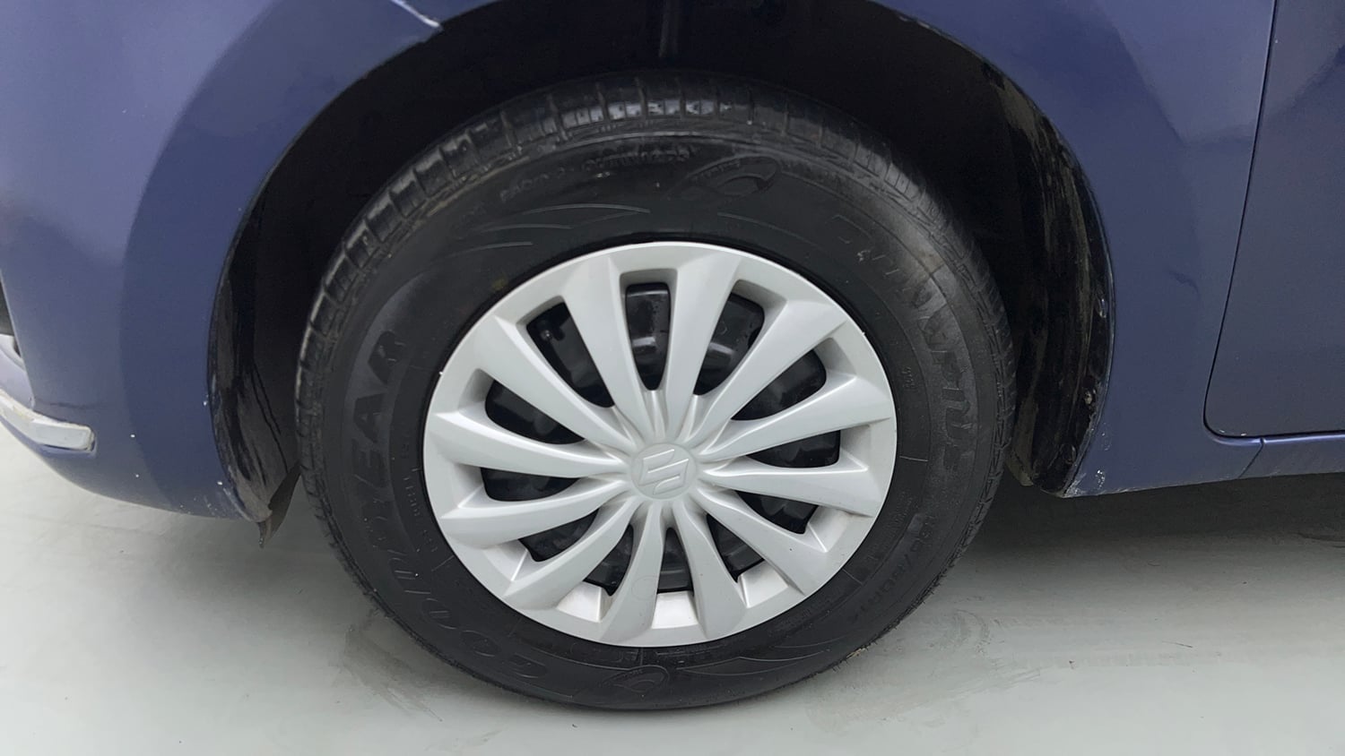 Used 2017 Maruti Suzuki Dzire VXi AMT Petrol Automatic tyres LEFT FRONT TYRE RIM VIEW