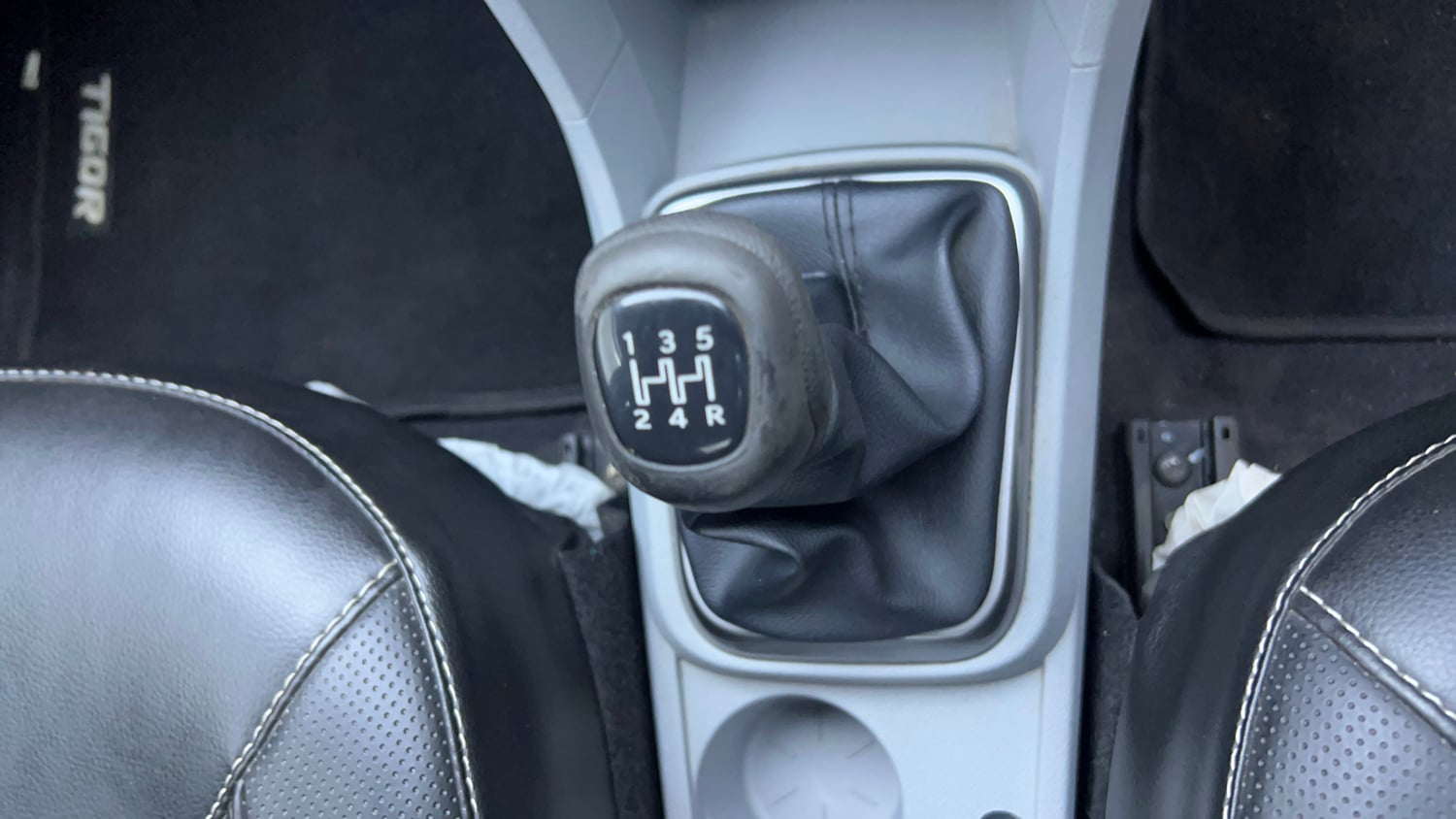 Used 2024 Tata Tigor XM Petrol Manual interior GEAR  KNOB VIEW