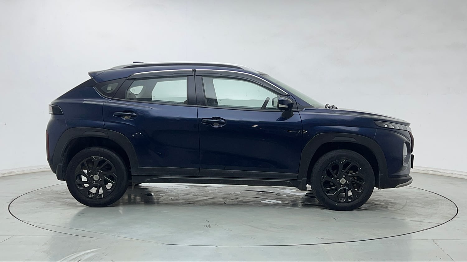 Used 2023 Maruti Suzuki Fronx Delta Plus 1.2L MT Petrol Manual exterior RIGHT SIDE VIEW