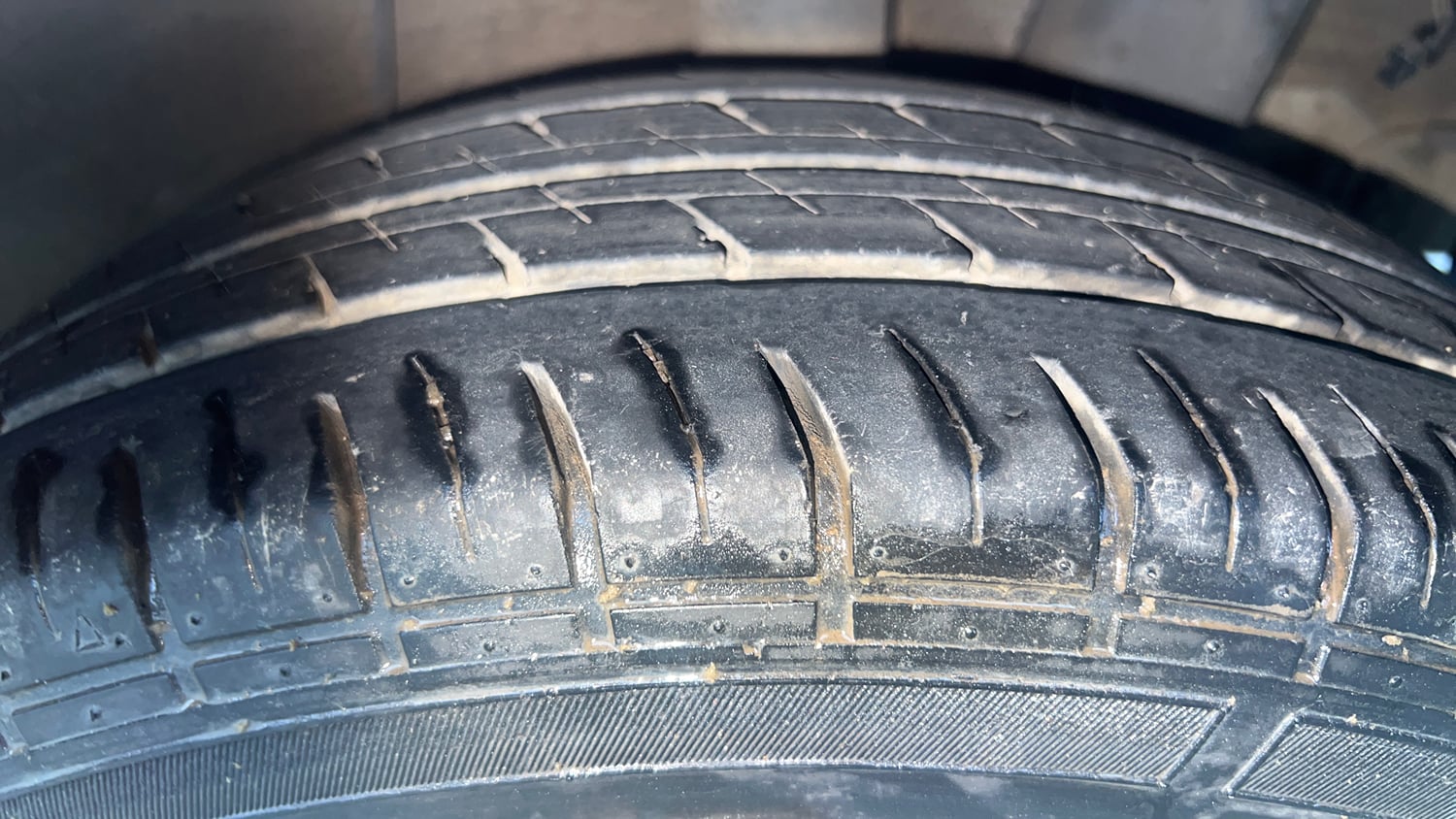 Used 2016 Hyundai Grand i10 Asta AT 1.2 Kappa VTVT Petrol Automatic tyres LEFT REAR TYRE TREAD VIEW