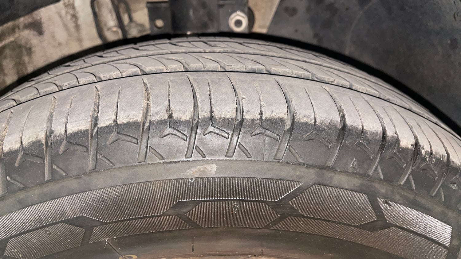 Used 2019 Volkswagen Ameo Trendline 1.0L (P) Petrol Manual tyres RIGHT FRONT TYRE TREAD VIEW