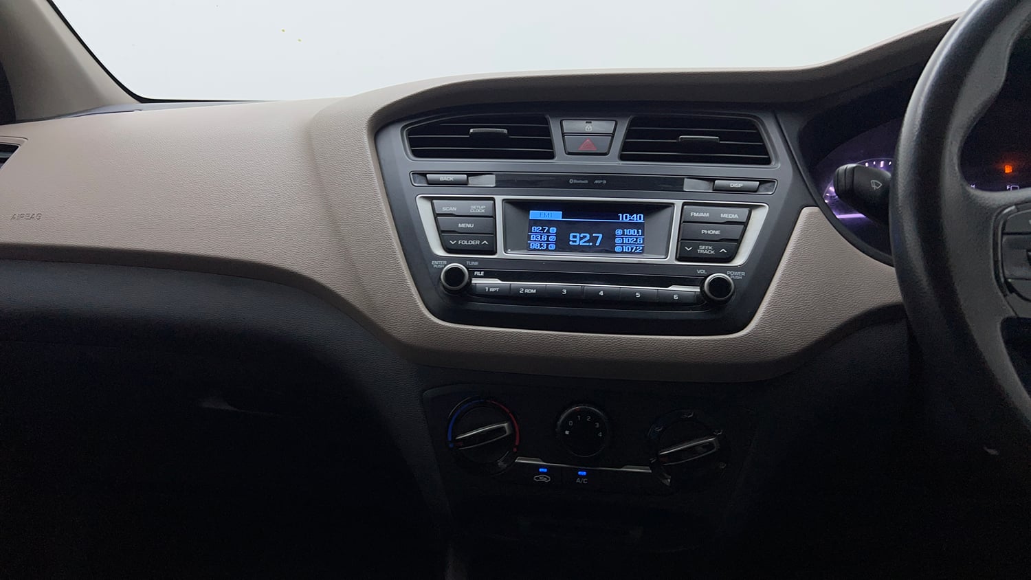 Used 2016 Hyundai Elite i20 Magna 1.2 Petrol Manual interior MUSIC SYSTEM & AC CONTROL VIEW