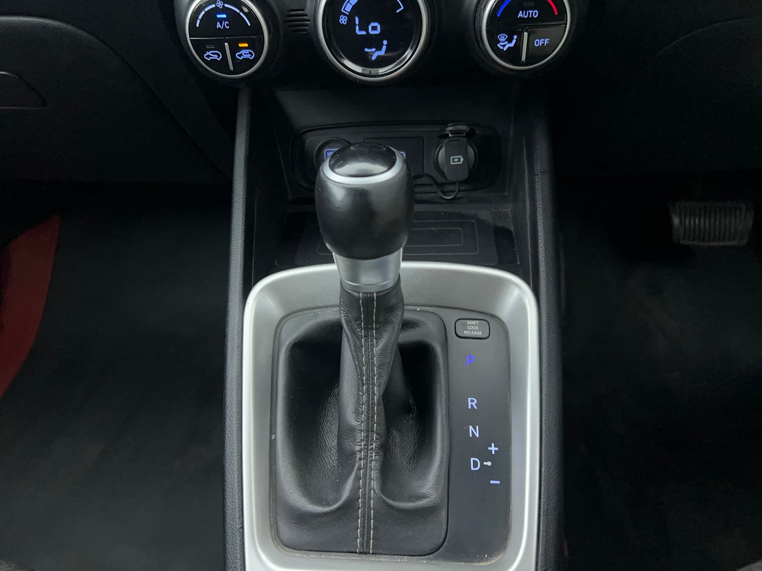 Used 2019 Hyundai Venue SX Plus 1.0 Turbo DCT Petrol Automatic interior GEAR  KNOB VIEW