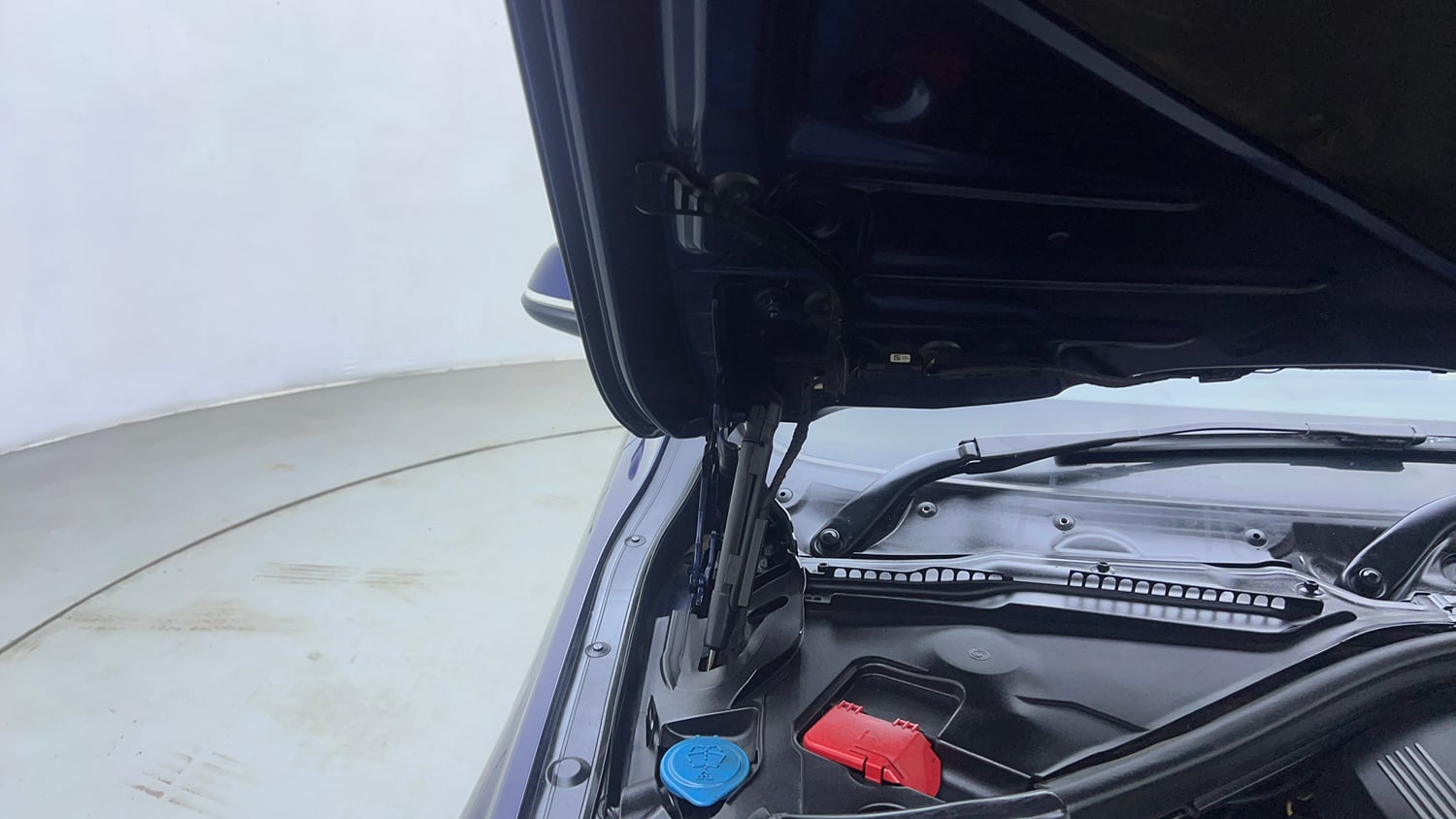 Used 2018 BMW 3 Series 320d Luxury Line Diesel Automatic engine ENGINE RIGHT SIDE HINGE & APRON VIEW