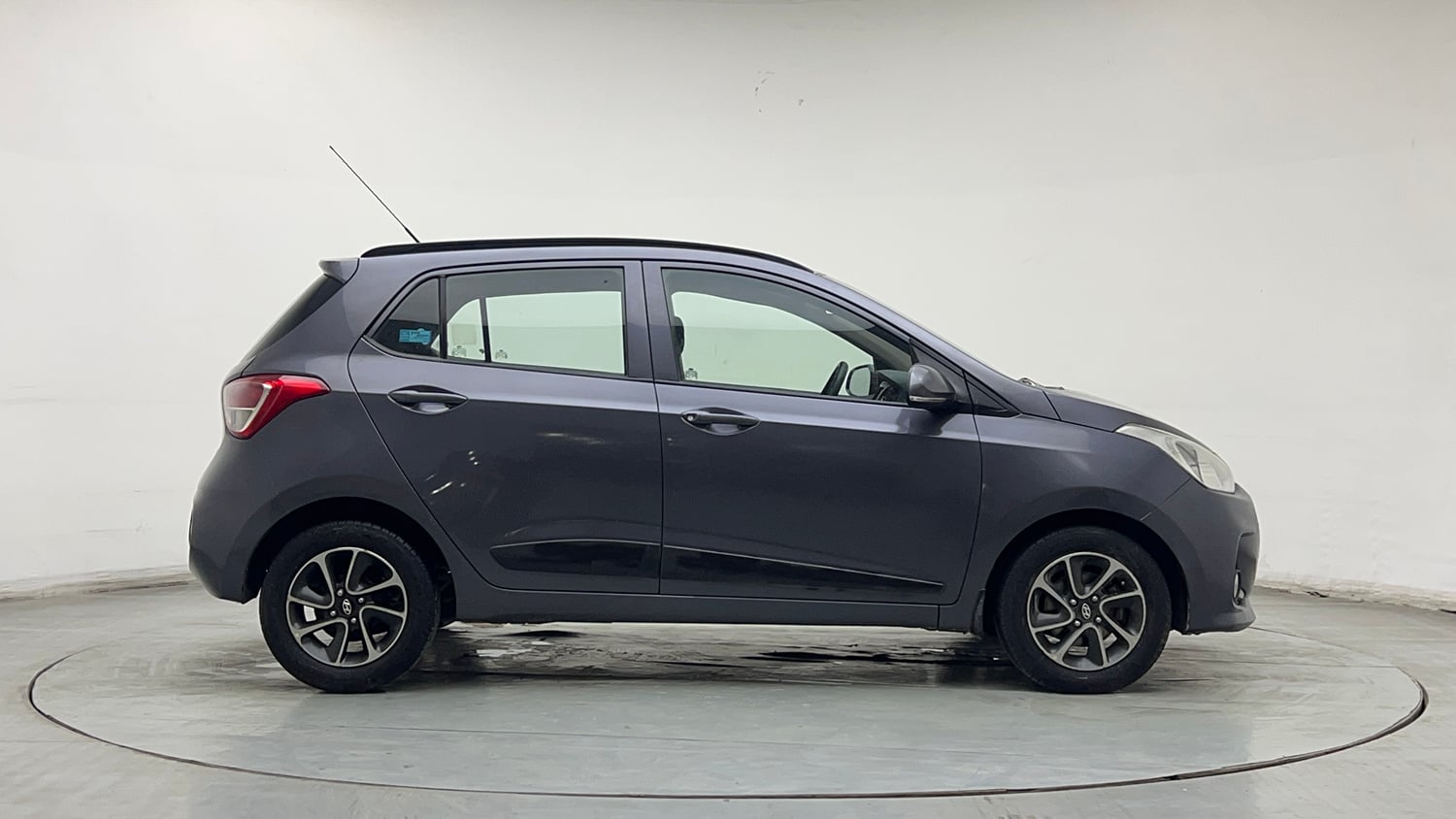 Used 2017 Hyundai Grand i10 Sportz (O) AT 1.2 Kappa VTVT Petrol Automatic exterior RIGHT SIDE VIEW