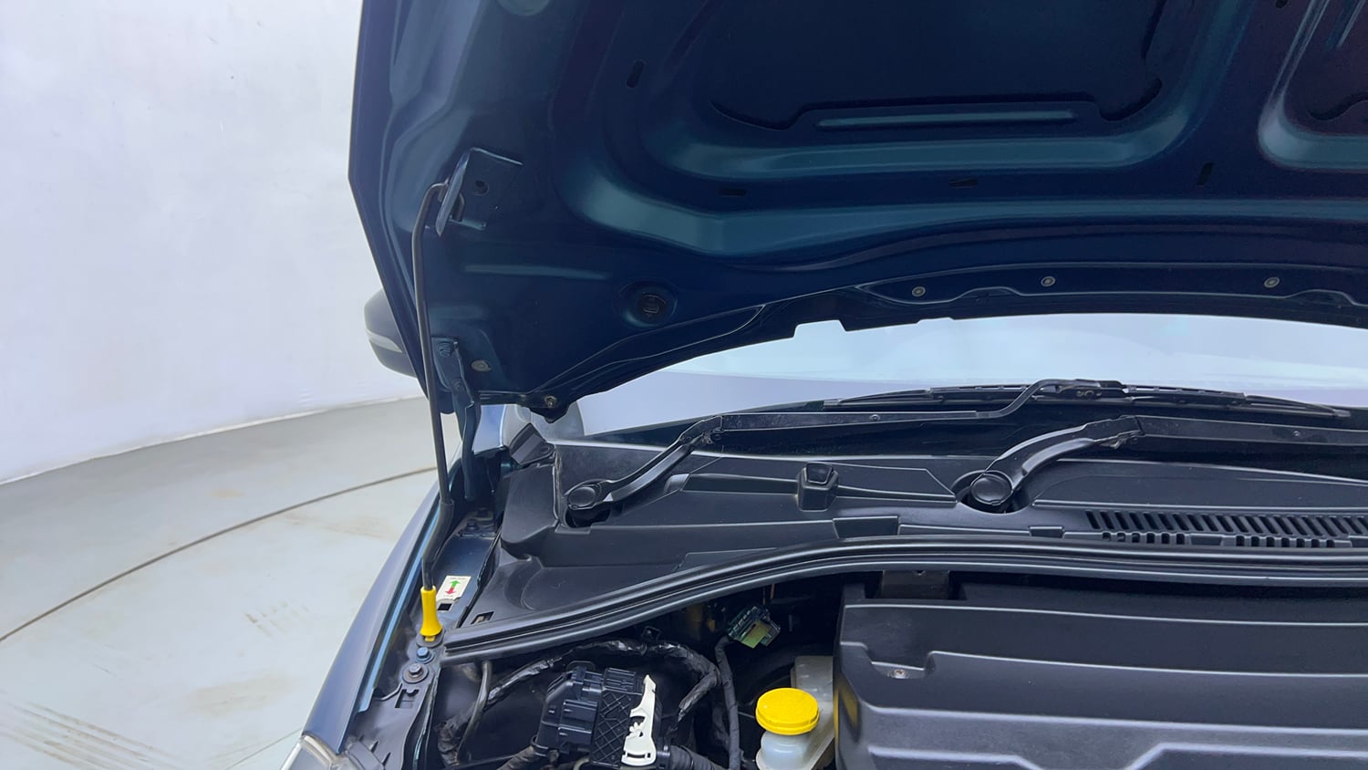 Used 2022 Tata Tigor EV XZ Plus Electric Automatic engine ENGINE RIGHT SIDE HINGE & APRON VIEW