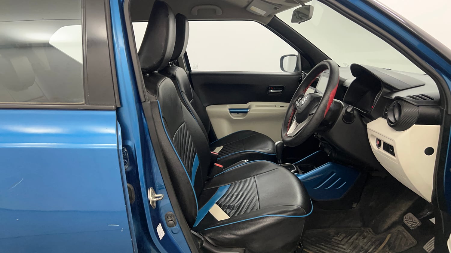 Used 2018 Maruti Suzuki Ignis Zeta 1.2 AMT Petrol Automatic interior RIGHT SIDE FRONT DOOR CABIN VIEW
