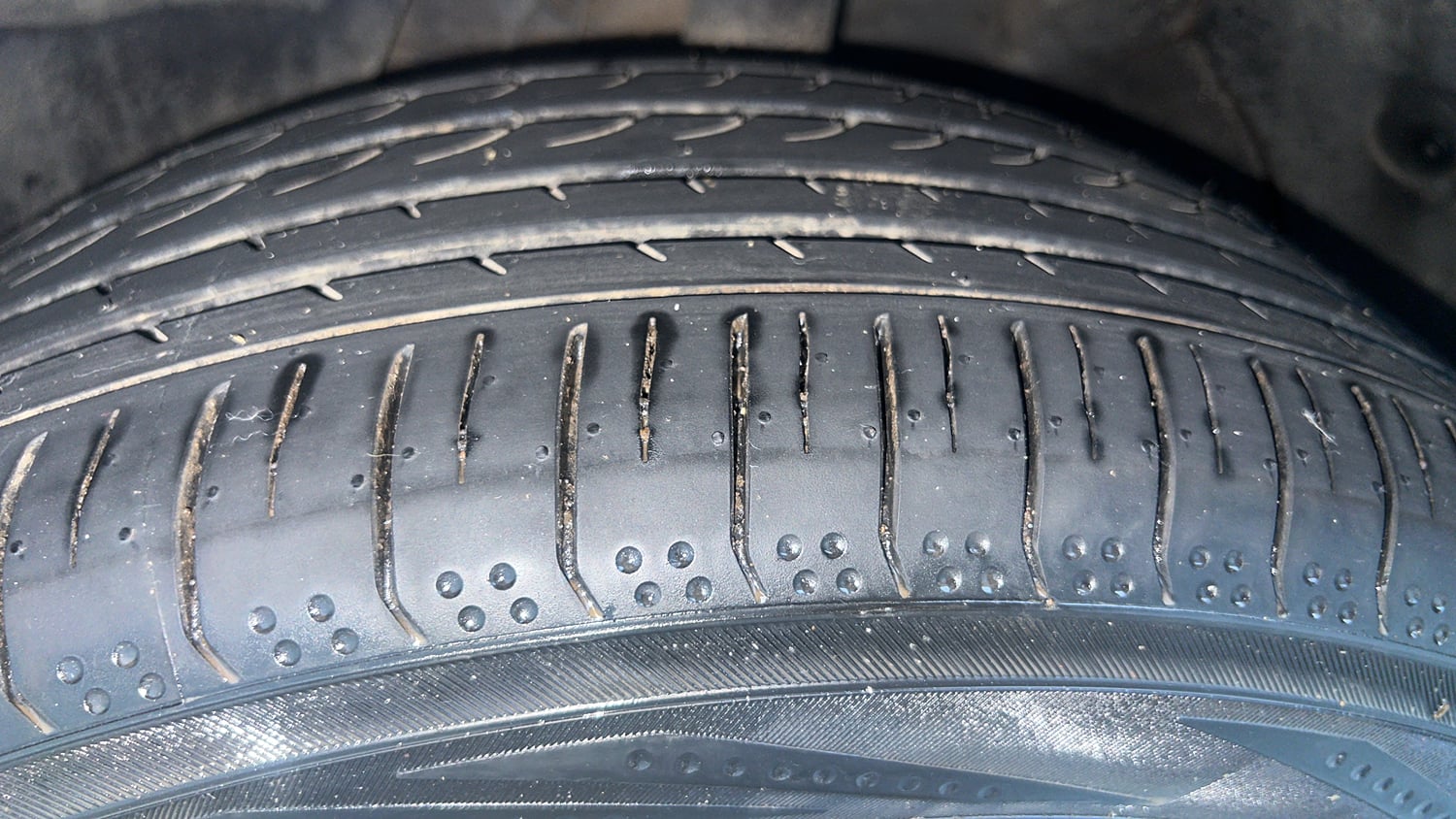 Used 2021 MG Motors Hector Plus Sharp 1.5 Petrol Turbo CVT 6-STR Petrol Automatic tyres LEFT FRONT TYRE TREAD VIEW