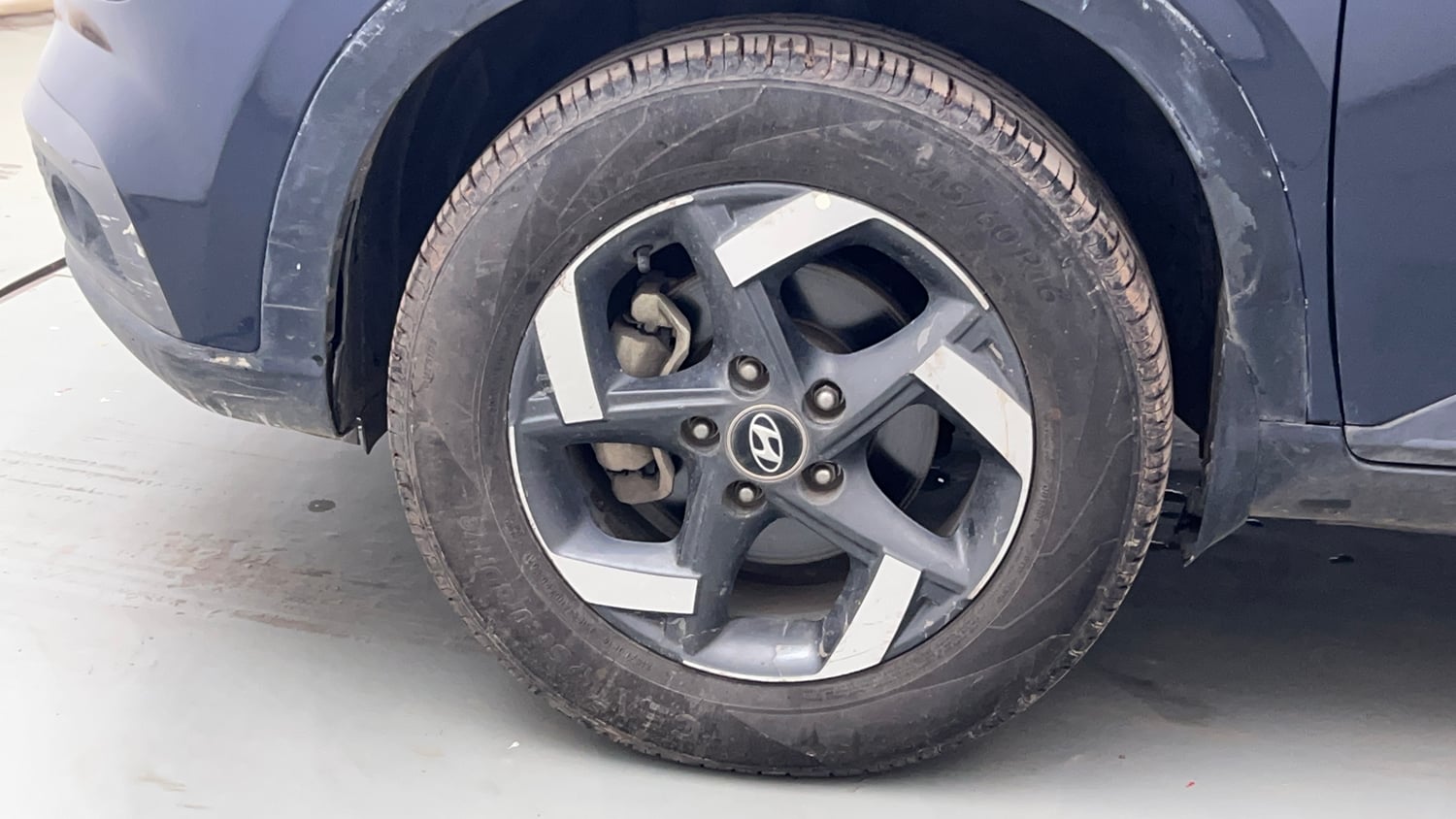 Used 2019 Hyundai Venue SX 1.4 (O) CRDi Diesel Manual tyres LEFT FRONT TYRE RIM VIEW