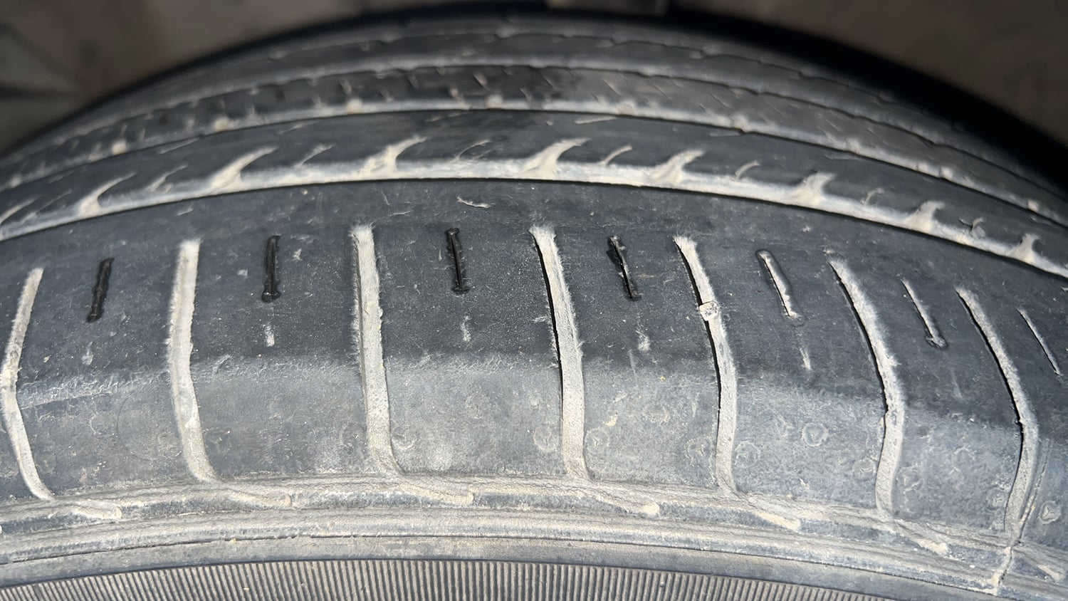 Used 2020 Kia Seltos GTX Plus DCT 1.4 Petrol Automatic tyres LEFT FRONT TYRE TREAD VIEW