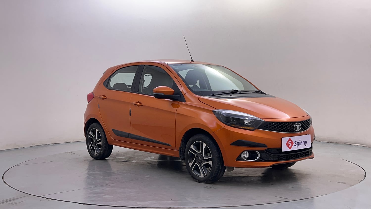 Used 2019 Tata Tiago Revotron XZ Plus Petrol Manual exterior RIGHT FRONT CORNER VIEW