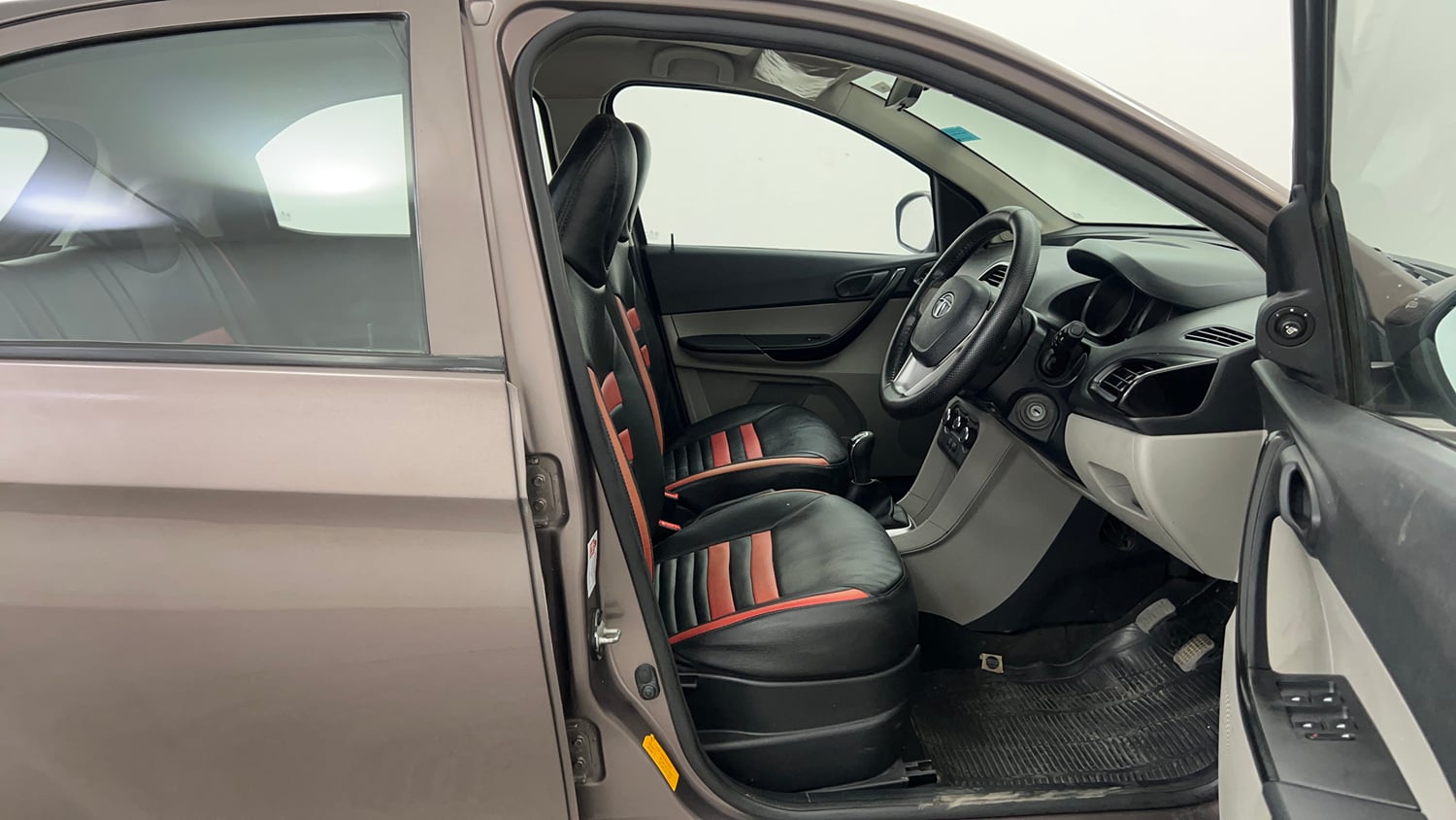 Used 2017 Tata Tiago Revotron XT Petrol Manual interior RIGHT SIDE FRONT DOOR CABIN VIEW