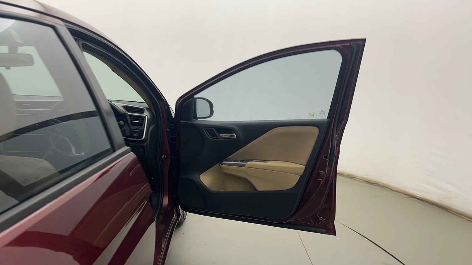 Used 2015 Honda City V Petrol Manual interior RIGHT FRONT DOOR OPEN VIEW