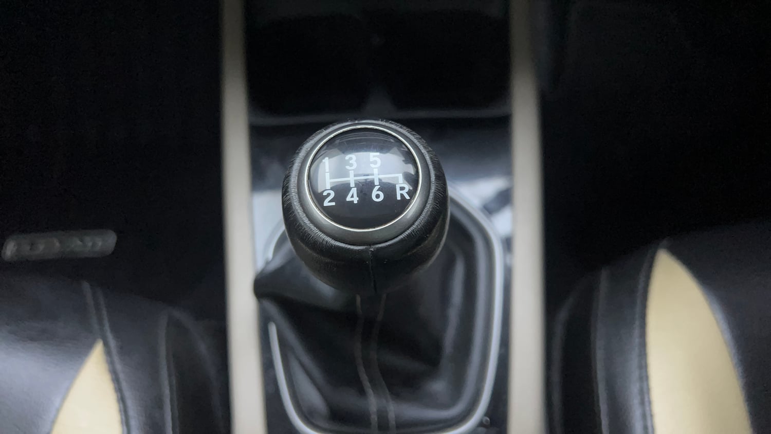 Used 2023 Honda Elevate VX MT Petrol Manual interior GEAR  KNOB VIEW