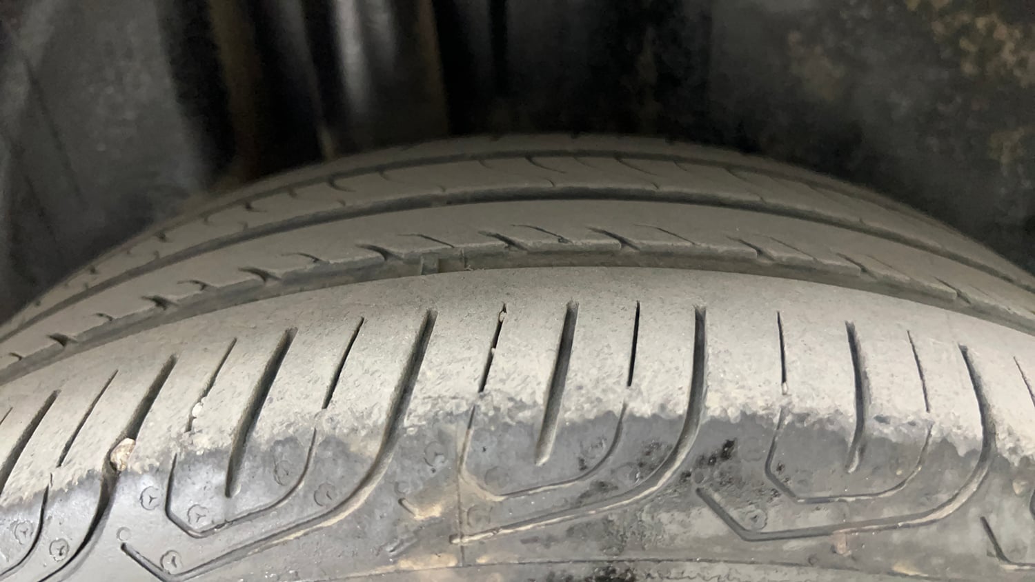 Used 2015 Volkswagen Vento Comfortline Petrol Petrol Manual tyres RIGHT REAR TYRE TREAD VIEW