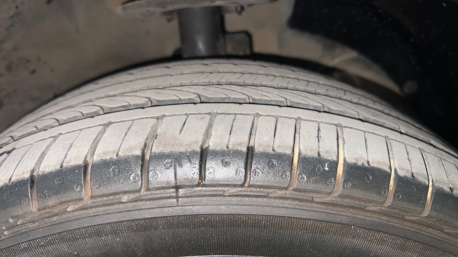Used 2016 Maruti Suzuki Baleno Zeta 1.2 Petrol Manual tyres RIGHT FRONT TYRE TREAD VIEW