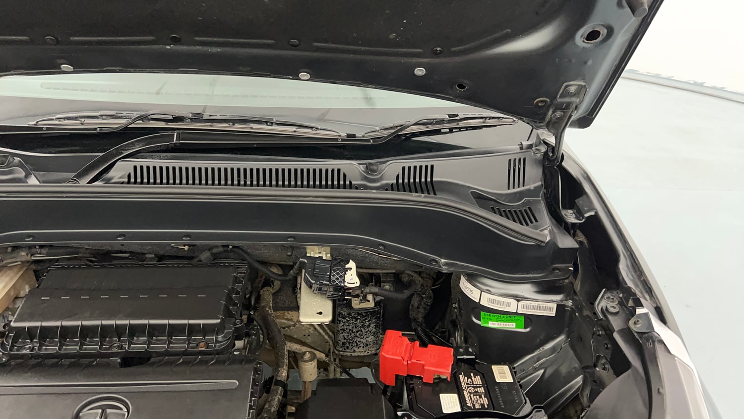 Used 2022 Tata Punch Creative Dual Tone Petrol Manual engine ENGINE LEFT SIDE HINGE & APRON VIEW
