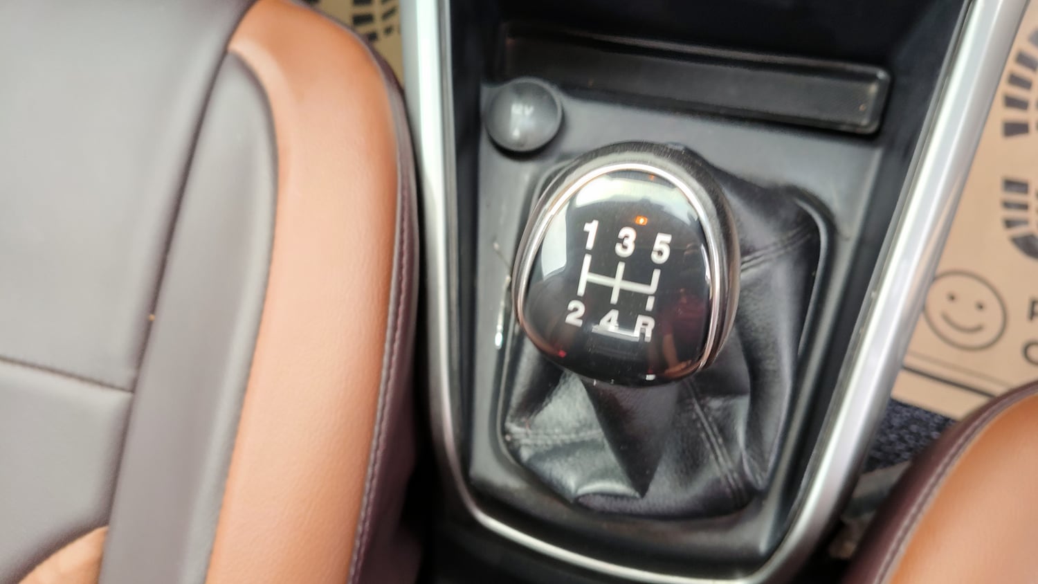 Used 2018 Ford EcoSport Titanium 1.5L Ti-VCT Petrol Manual interior GEAR  KNOB VIEW