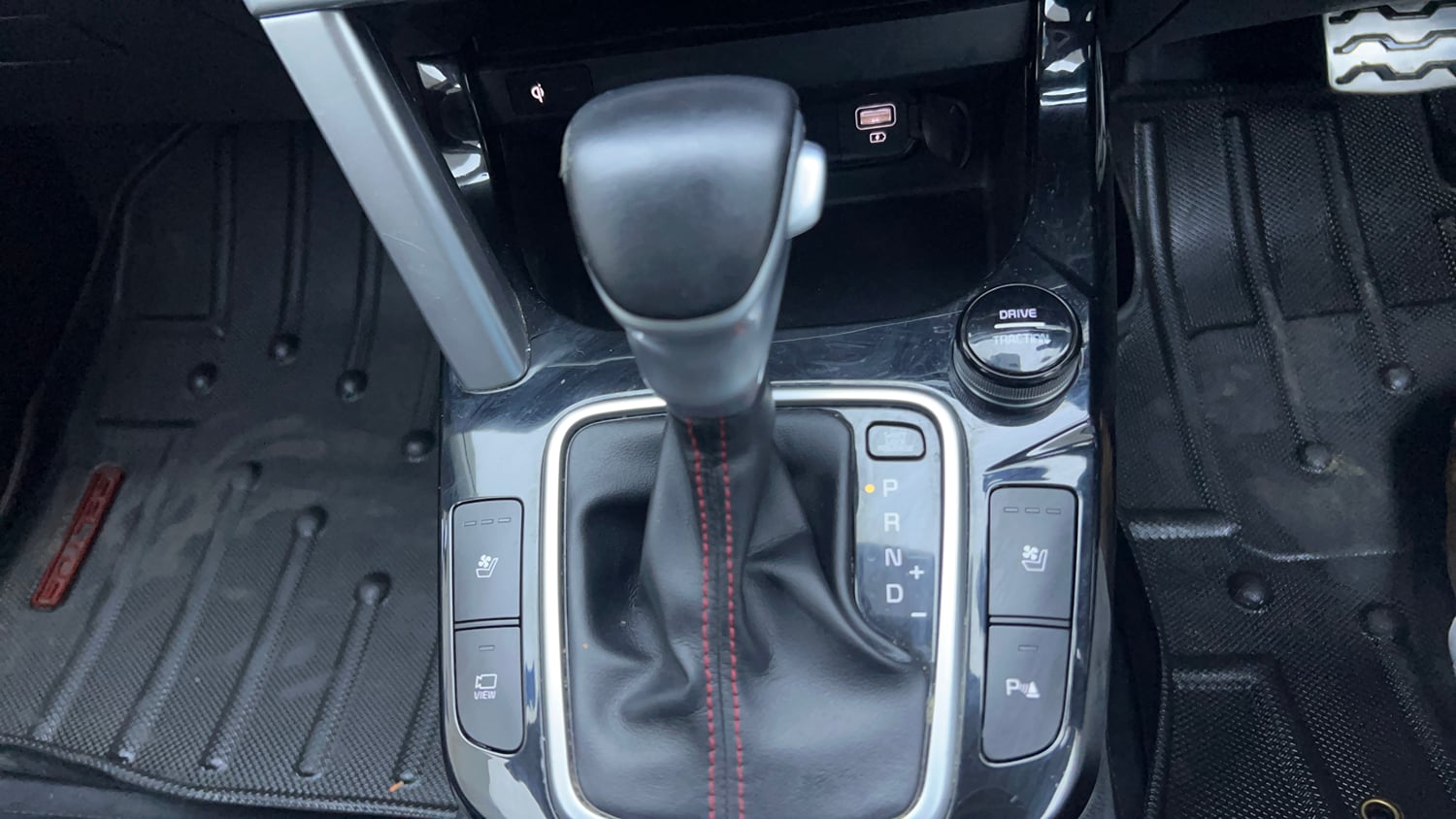 Used 2020 Kia Seltos GTX Plus DCT 1.4 Petrol Automatic interior GEAR  KNOB VIEW