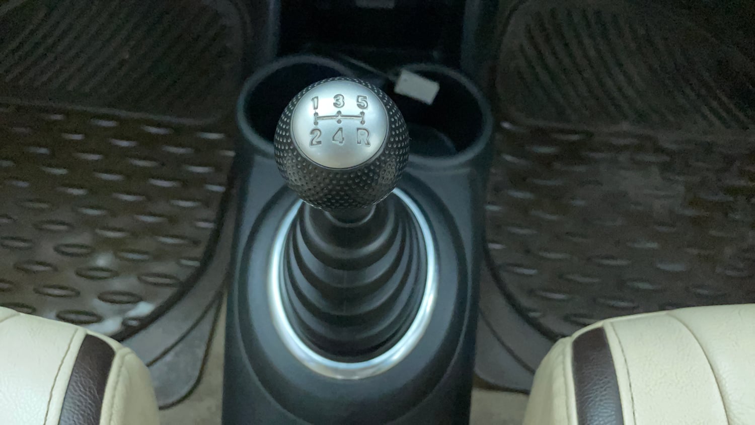 Used 2013 Honda Amaze 1.2 VX i-VTEC Petrol Manual interior GEAR  KNOB VIEW