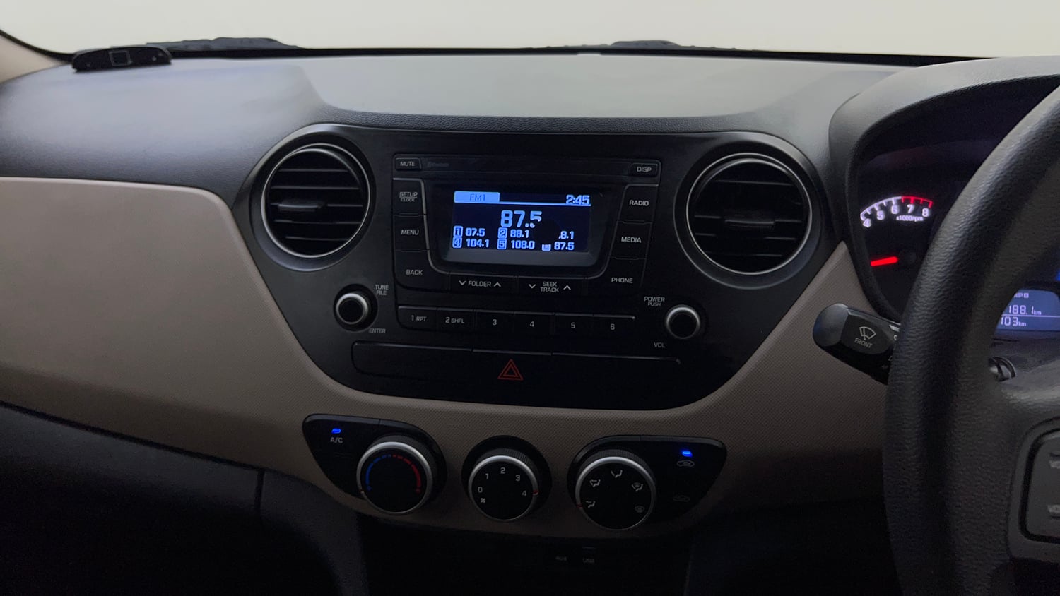 Used 2018 Hyundai Grand i10 Magna 1.2 Kappa VTVT Petrol Manual top_features Integrated (in-dash) music system