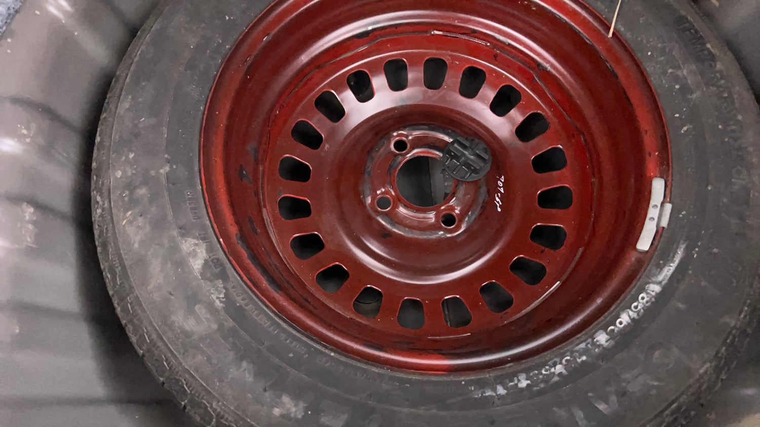 Used 2023 Nissan Magnite XE Petrol Manual tyres SPARE TYRE VIEW