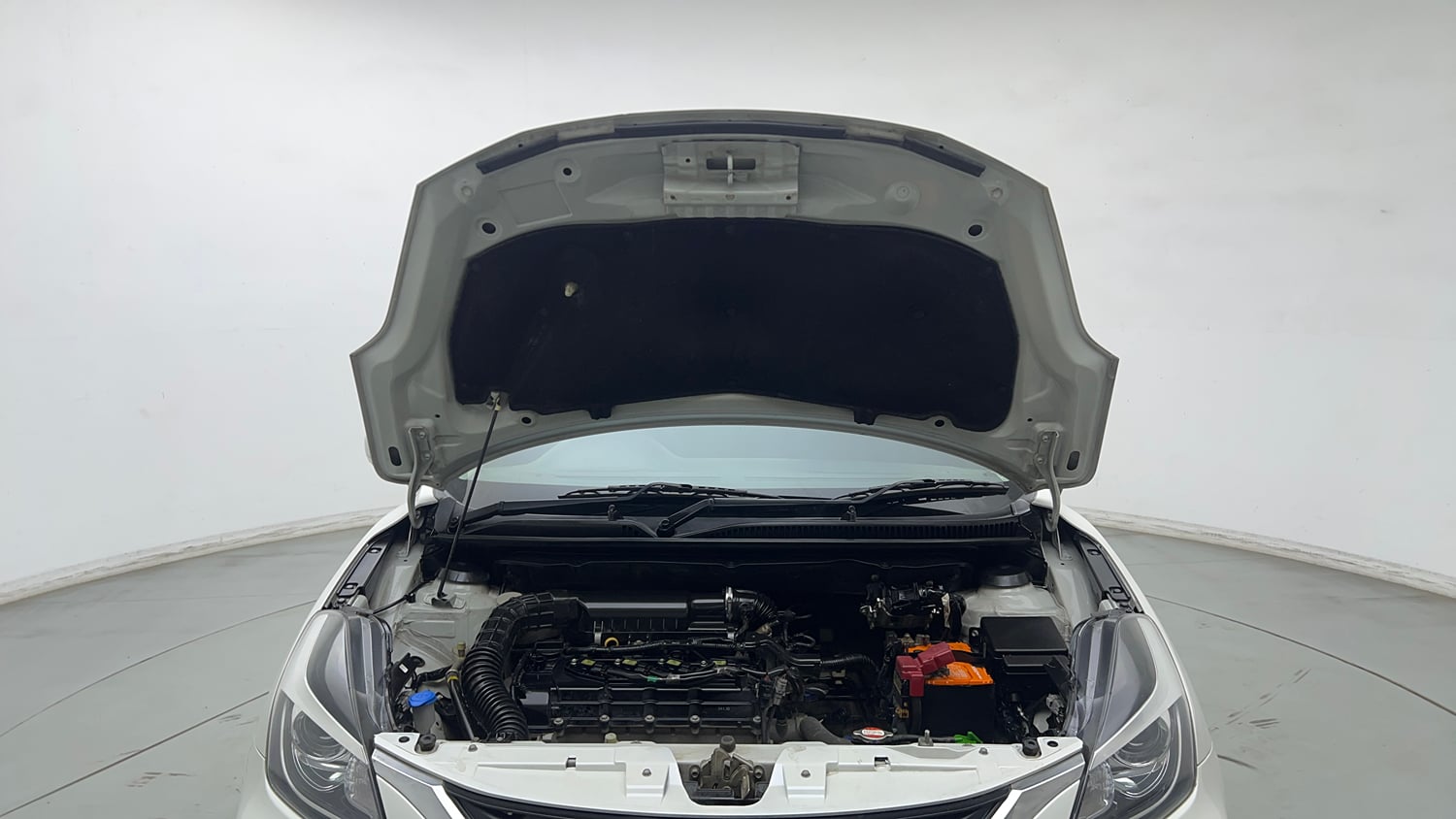 Used 2020 Maruti Suzuki Baleno Zeta Petrol Manual engine ENGINE & BONNET OPEN FRONT VIEW