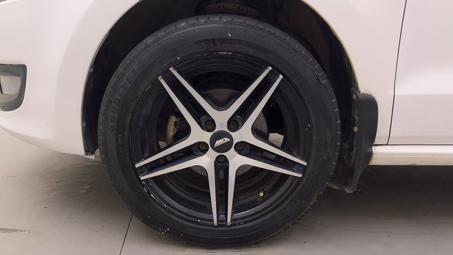 Used 2013 Volkswagen Polo Highline1.2L (P) Petrol Manual tyres LEFT FRONT TYRE RIM VIEW