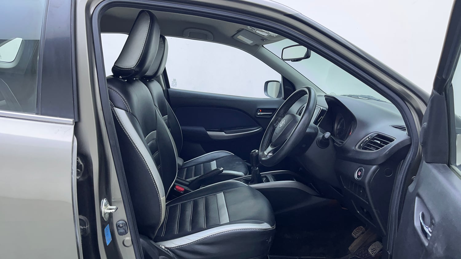 Used 2019 Maruti Suzuki Baleno Zeta Petrol Manual interior RIGHT SIDE FRONT DOOR CABIN VIEW