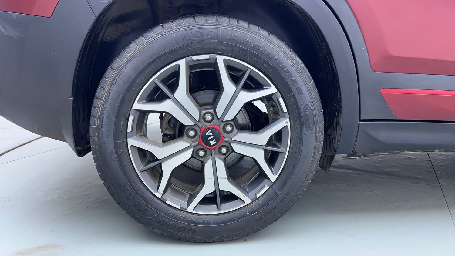 Used 2020 Kia Seltos GTX Plus DCT 1.4 Petrol Automatic tyres RIGHT REAR TYRE RIM VIEW
